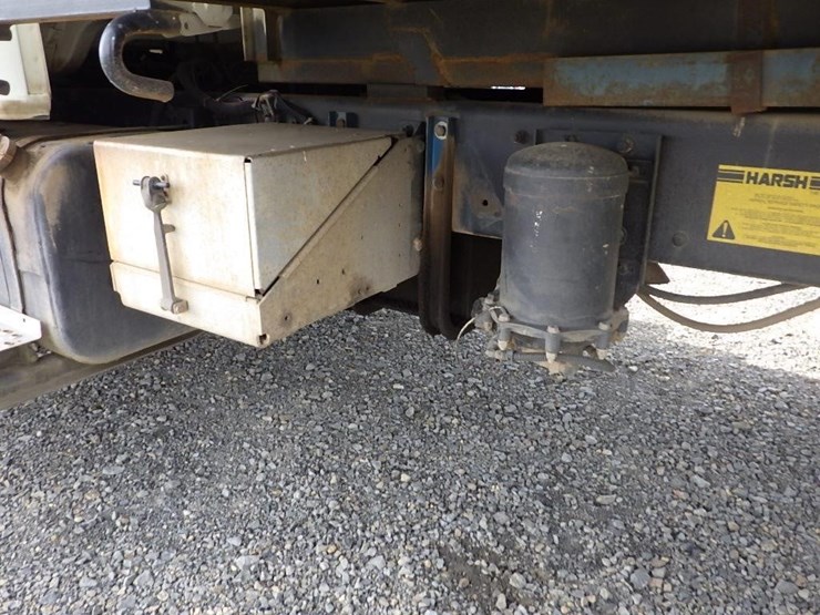 1996-freightliner-fl70-image-31