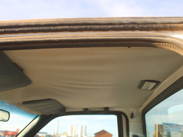 #3038-•-1992-gmc-seirra-single-cab-pickup-image-50