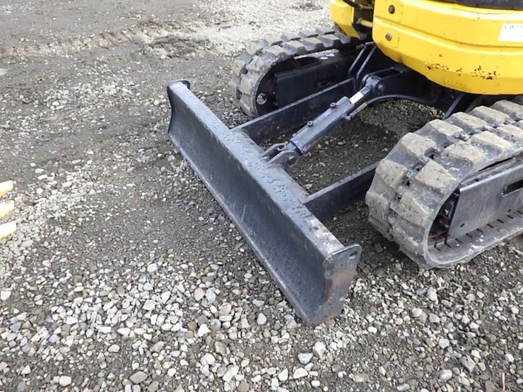 komatsu-pc12uu-image-11