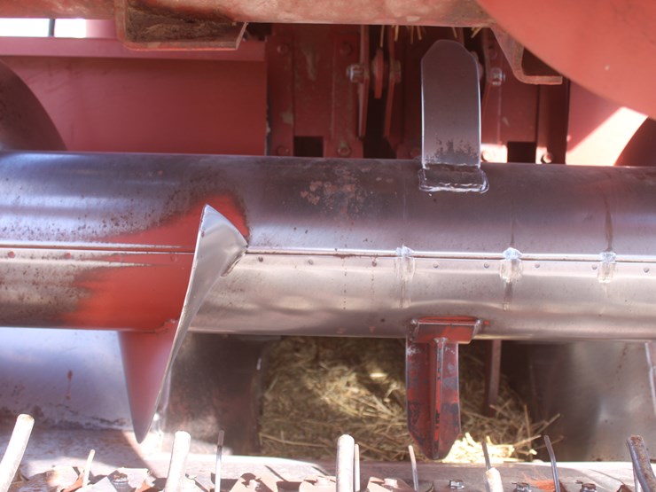 hesston-4600-image-47