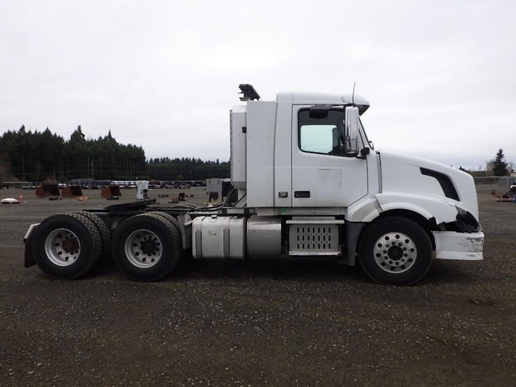 2011-volvo-vnl-t/a-truck-tractor-image-4
