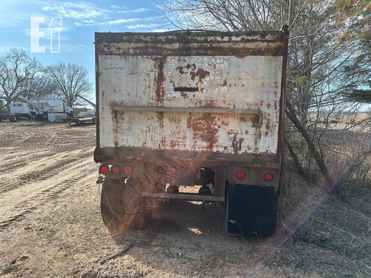 2014-wilson-grain-trailer-image-3