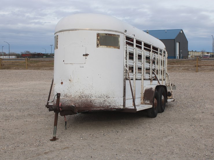 #3021-•-16ft-bumper-pull-livestock-trailer-image-3