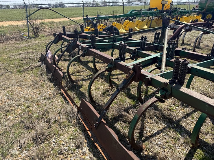 john-deere-100-image-18