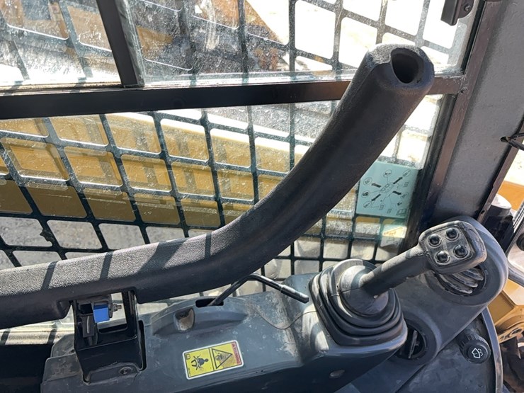 2017-caterpillar-272d2-xhp-image-15