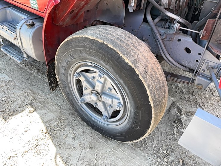 international-4700-image-14