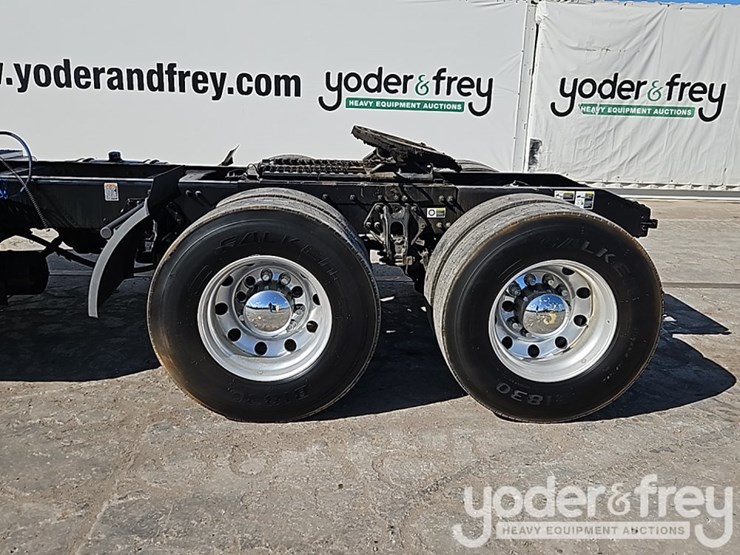 peterbilt-579-image-13