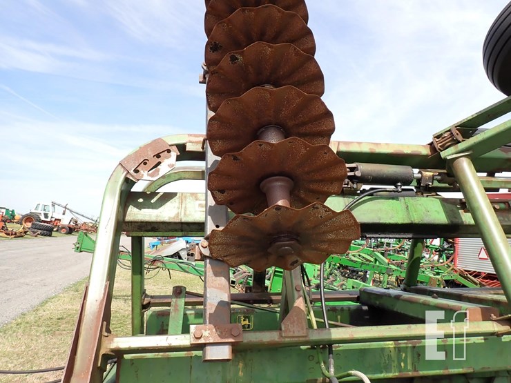 john-deere-230-image-14