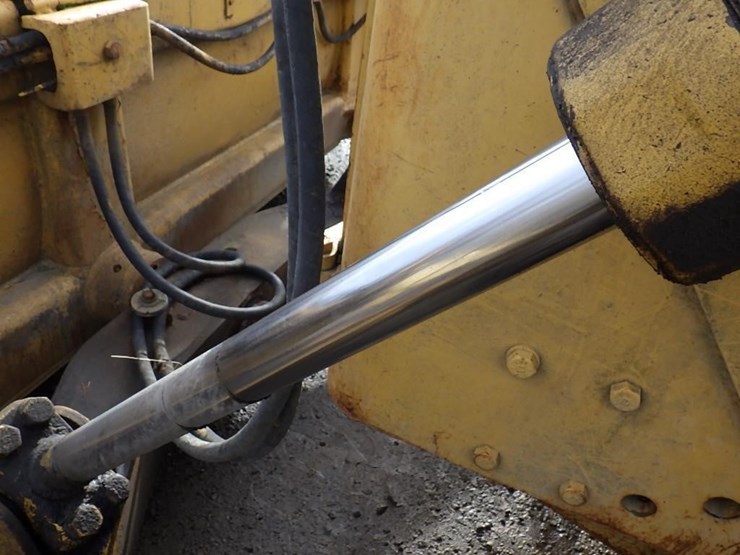 1984-caterpillar-d4e-image-12