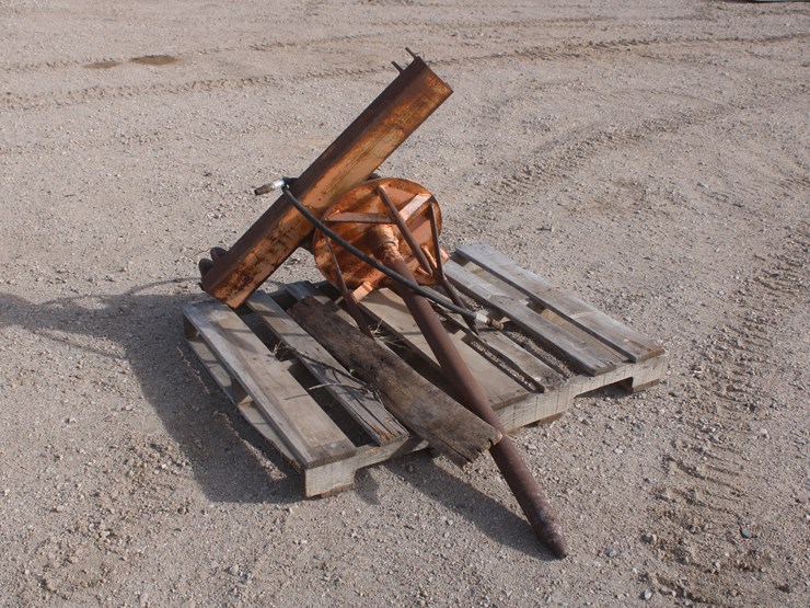 #2077-•-3-point-hay-unroller-image-4