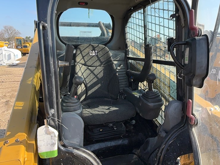 2017-caterpillar-272d2-xhp-image-12