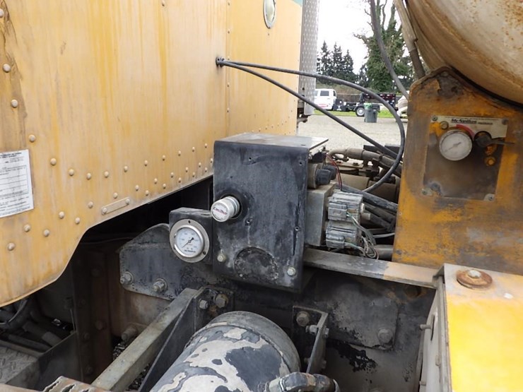 2006-peterbilt-357-image-15