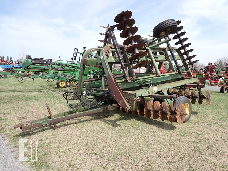 john-deere-230-image-1