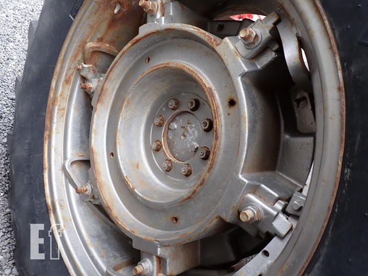 massey-ferguson-1085-image-9