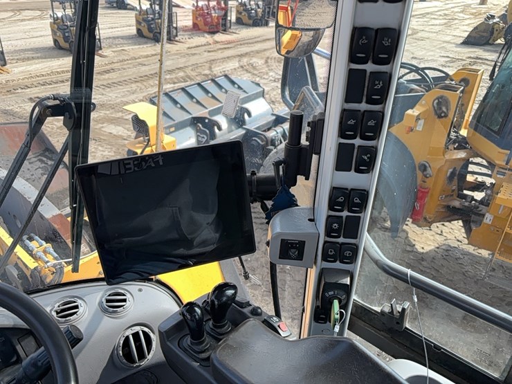 2018-volvo-l260h-image-16