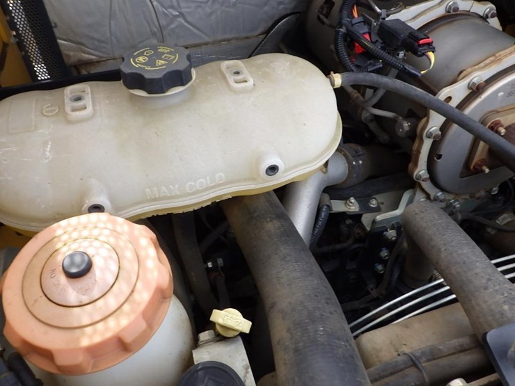 2017-deere-317g-image-10