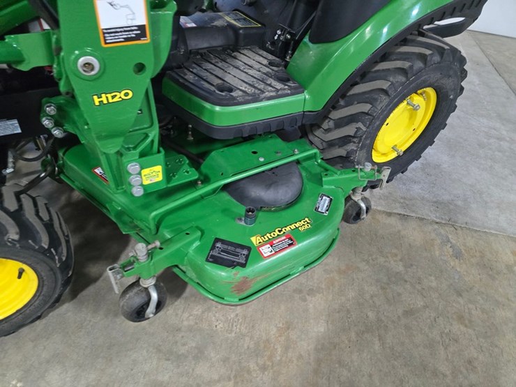 2014-john-deere-1025r-image-37