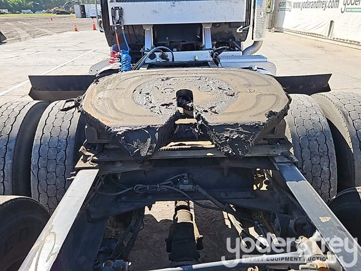 peterbilt-579-image-18