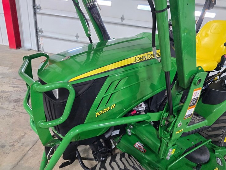 2014-john-deere-1025r-image-36