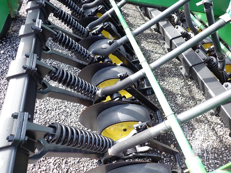 john-deere-750-image-13