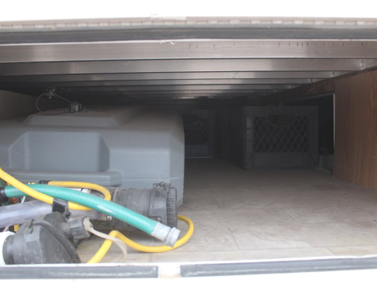 #3000-•-2007-palomino-ultra-lite-thoroughbred-f830re-30ft-camper-trailer-image-16