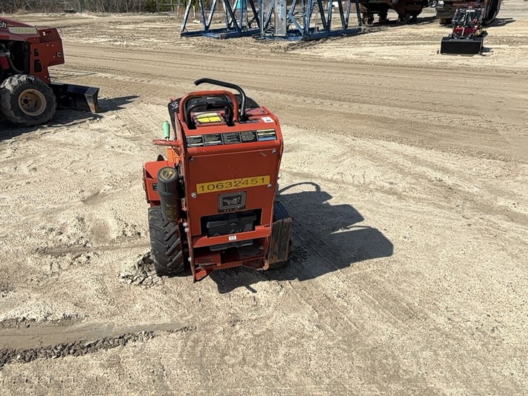 ditch-witch-c16-image-3