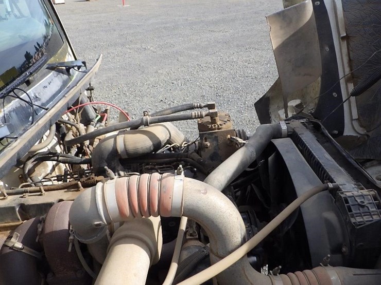 1996-freightliner-fl70-image-22