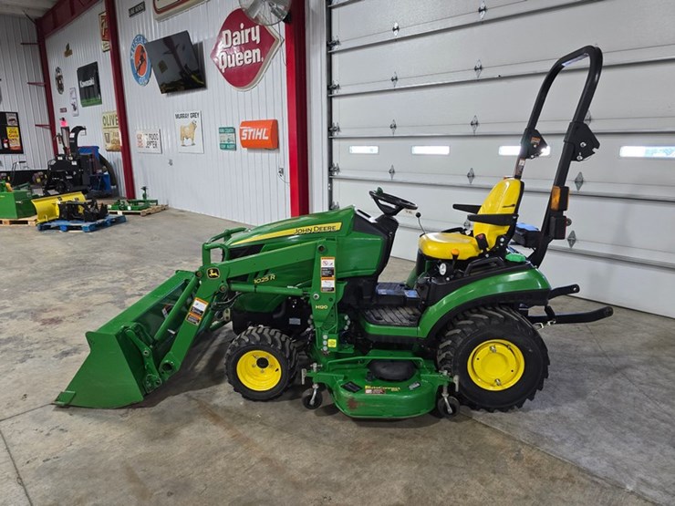 2014-john-deere-1025r-image-2