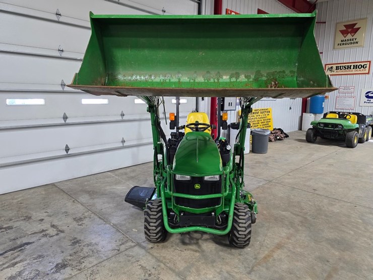 2014-john-deere-1025r-image-33