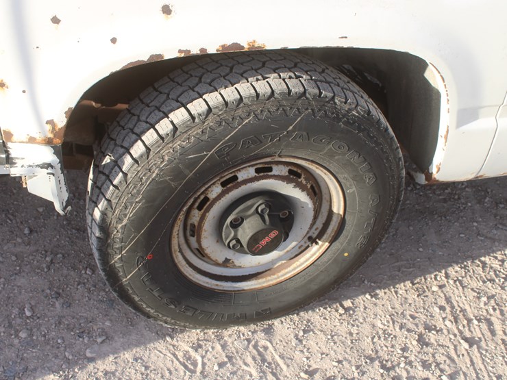 #3038-•-1992-gmc-seirra-single-cab-pickup-image-19