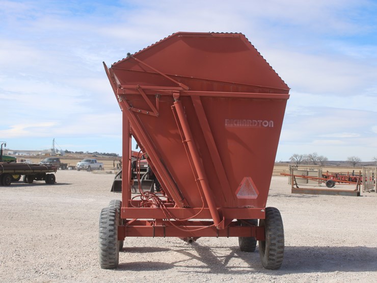 700-richardton-700-image-5