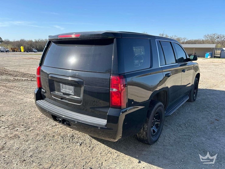 2017-chevrolet-tahoe-image-3