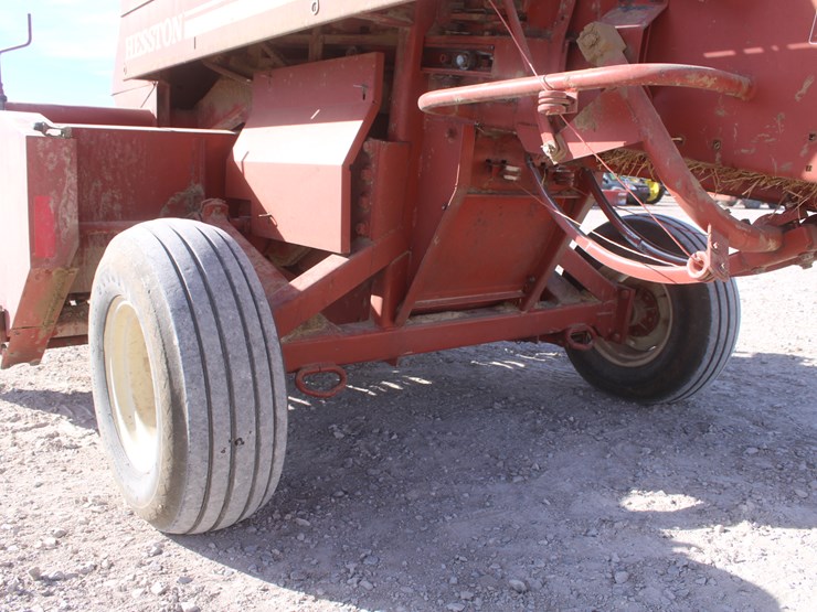 hesston-4600-image-27