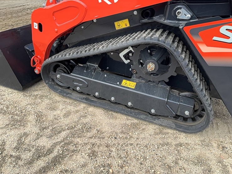 2026-kubota-scl1000-image-5