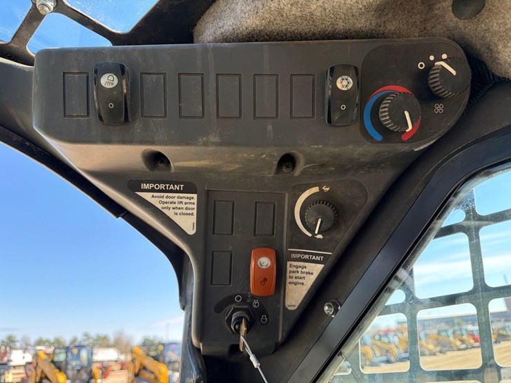 2017-deere-316gr-image-16