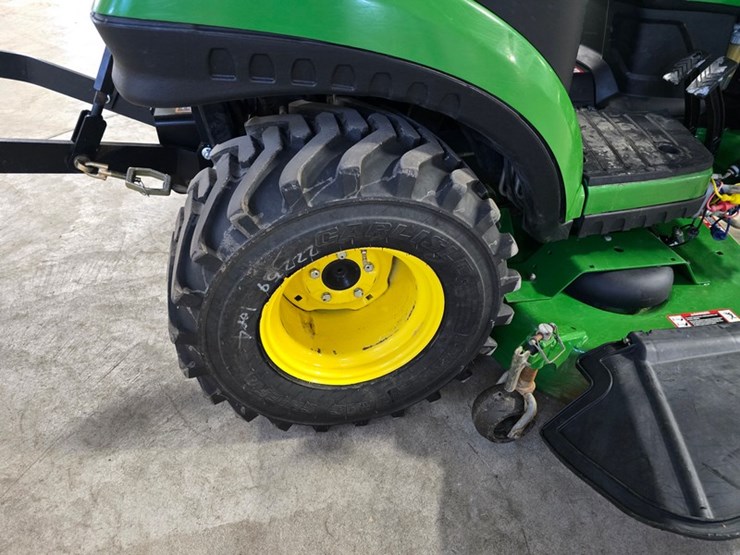 2014-john-deere-1025r-image-39