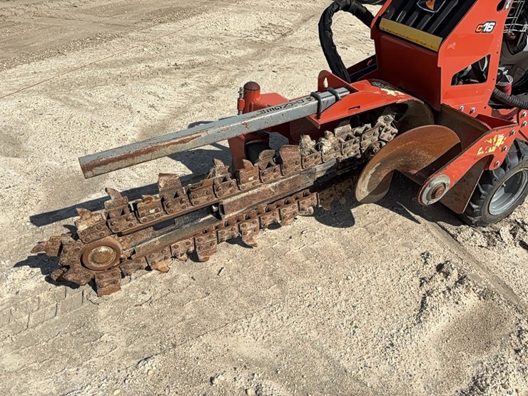 ditch-witch-c16-image-7