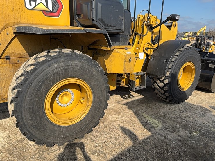 2025-caterpillar-926m-image-9