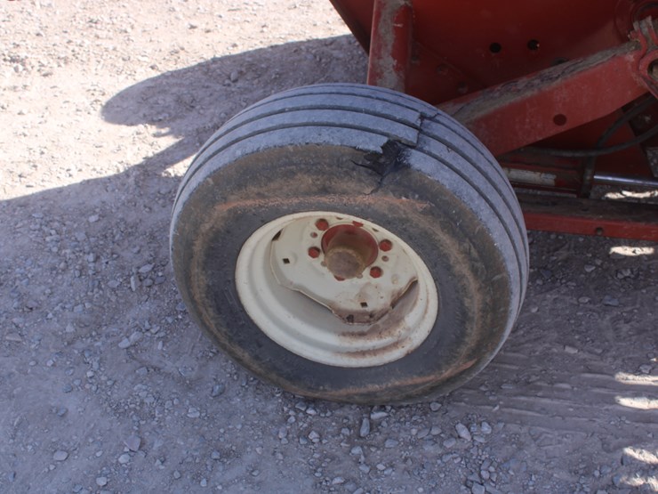 hesston-4600-image-38