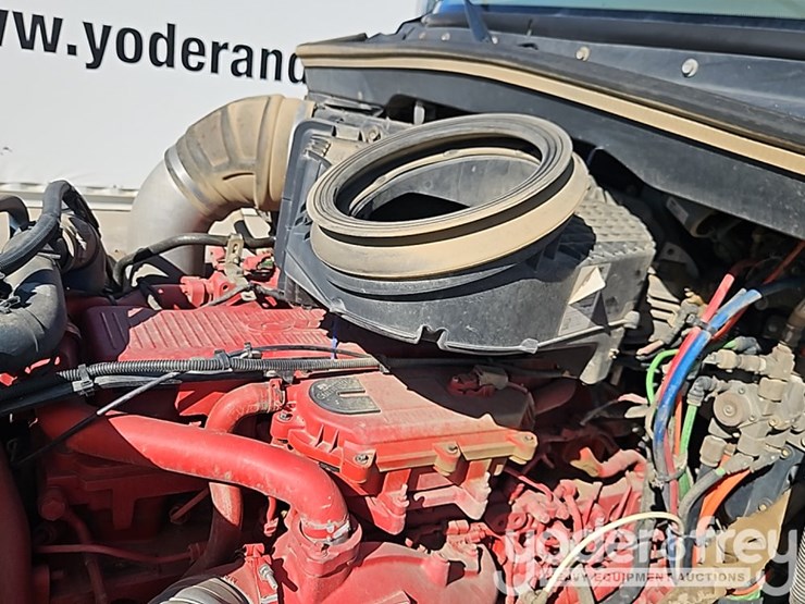 peterbilt-579-image-28