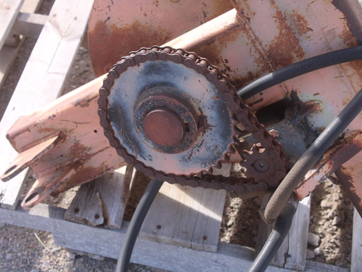 #2077-•-3-point-hay-unroller-image-7