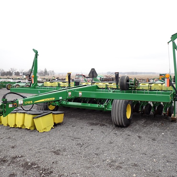 2017 JOHN DEERE 1785