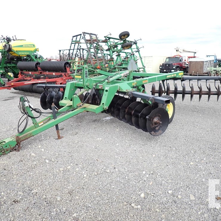 JOHN DEERE 637