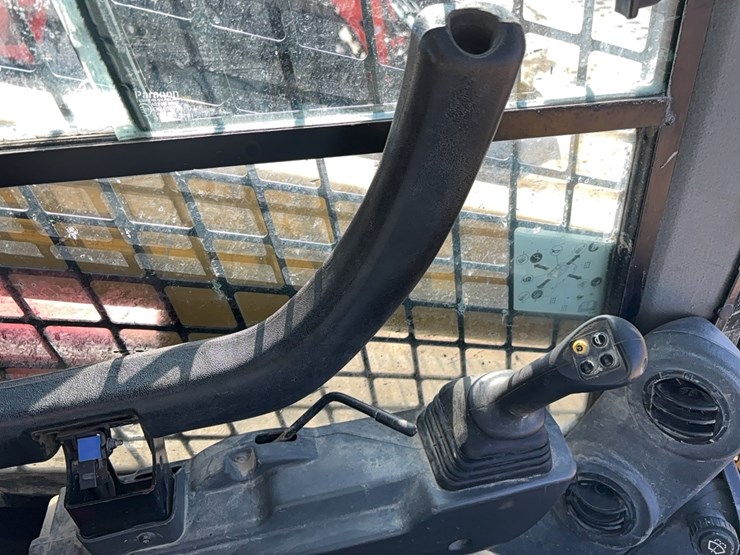 2020-caterpillar-279d3-image-15