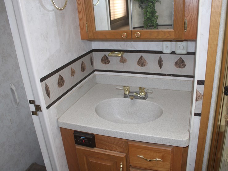 #3041-•-2002-king-of-the-road-royalite-34ft-camper-trailer-image-49