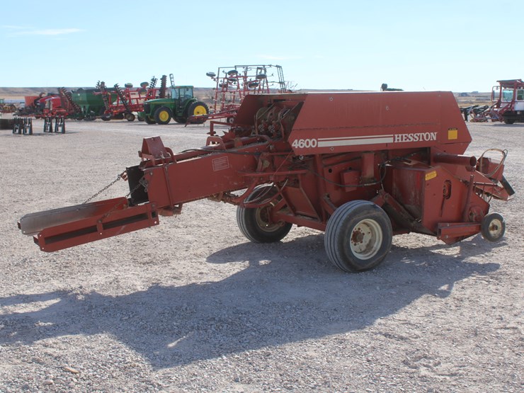 hesston-4600-image-9
