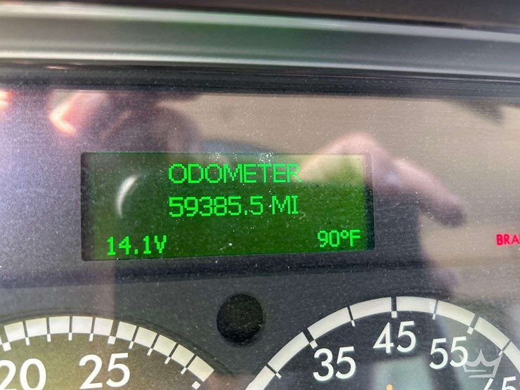 2018-freightliner-m2-106-image-7