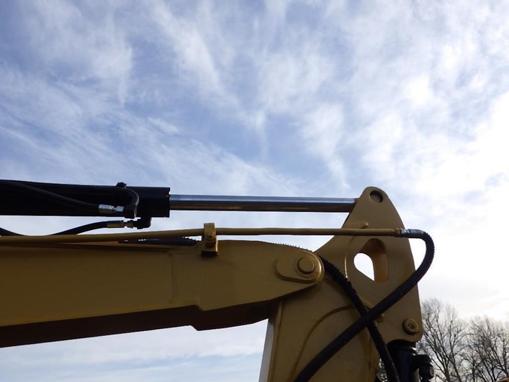 caterpillar-305.5-image-32