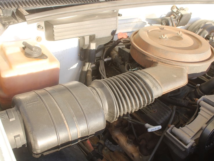 #3038-•-1992-gmc-seirra-single-cab-pickup-image-76