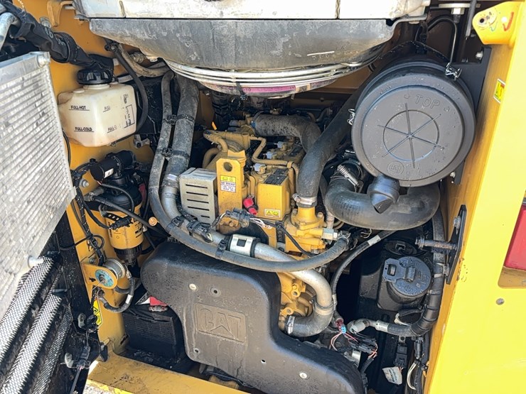 2020-caterpillar-279d3-image-7